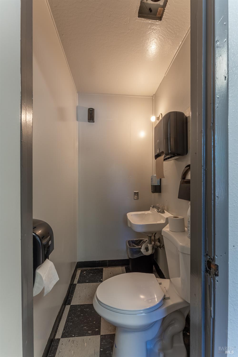 Detail Gallery Image 19 of 24 For 550 Talmage Rd, Ukiah,  CA 95482 - – Beds | – Baths