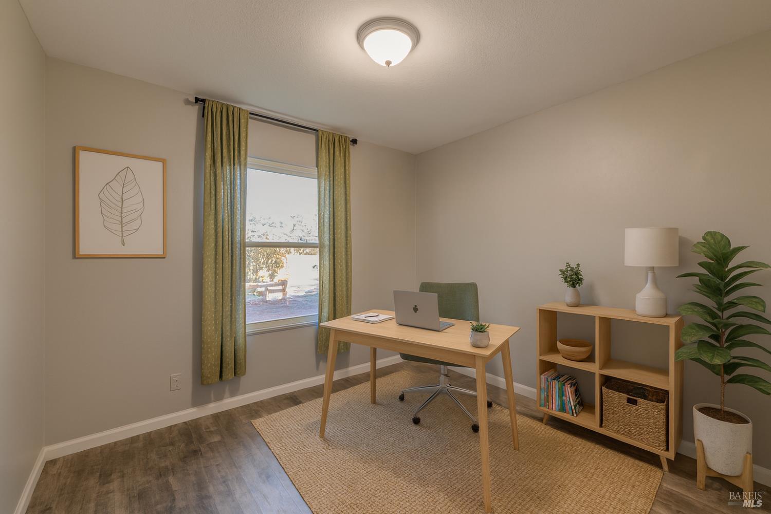 Detail Gallery Image 13 of 36 For 978 Eleanor Ave, Rohnert Park,  CA 94928 - 4 Beds | 2 Baths