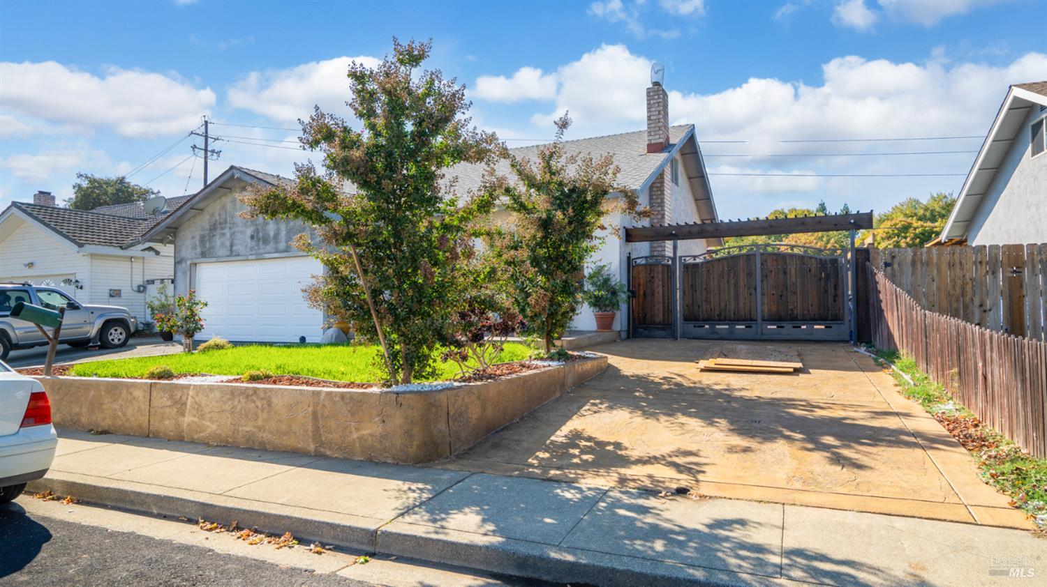 Detail Gallery Image 5 of 29 For 571 Greenwood Dr, Vacaville,  CA 95687 - 4 Beds | 2 Baths