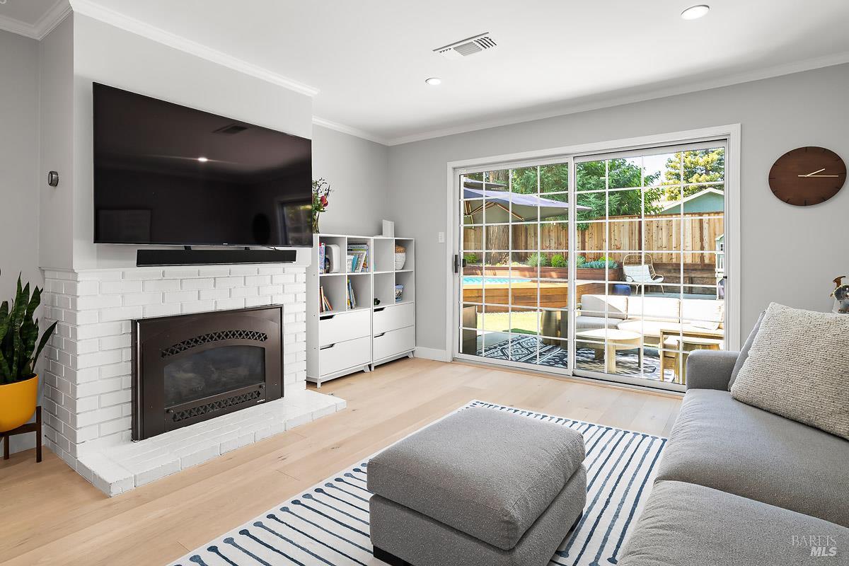 Detail Gallery Image 6 of 44 For 145 San Carlos Way, Novato,  CA 94945 - 4 Beds | 2 Baths