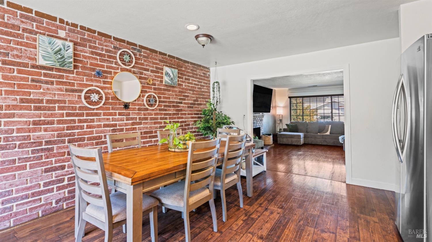 Detail Gallery Image 14 of 29 For 571 Greenwood Dr, Vacaville,  CA 95687 - 4 Beds | 2 Baths