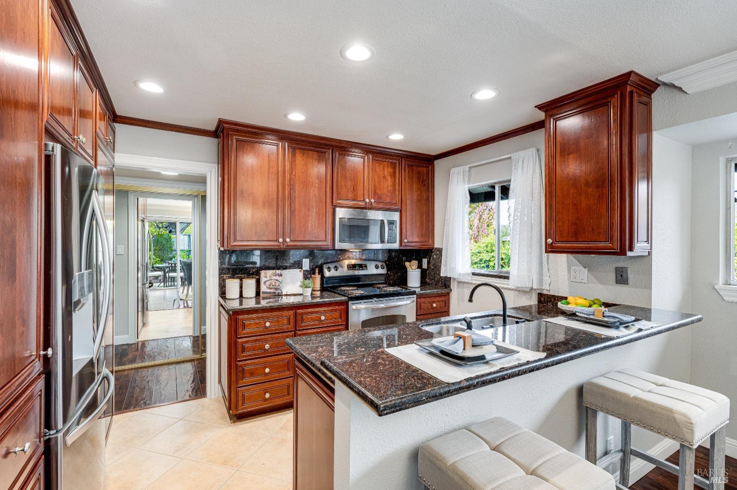 Detail Gallery Image 7 of 22 For 1022 East Ave, Napa,  CA 94559 - 2 Beds | 2 Baths