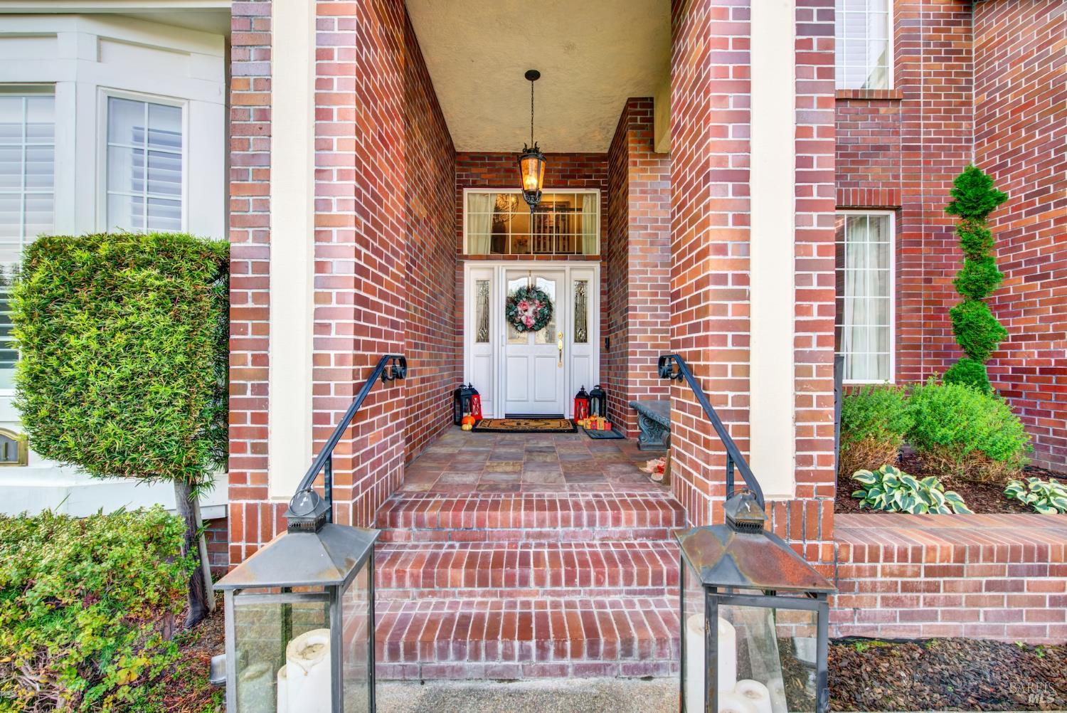 Detail Gallery Image 9 of 94 For 3261 Congressional Cir, Fairfield,  CA 94534 - 5 Beds | 4/1 Baths