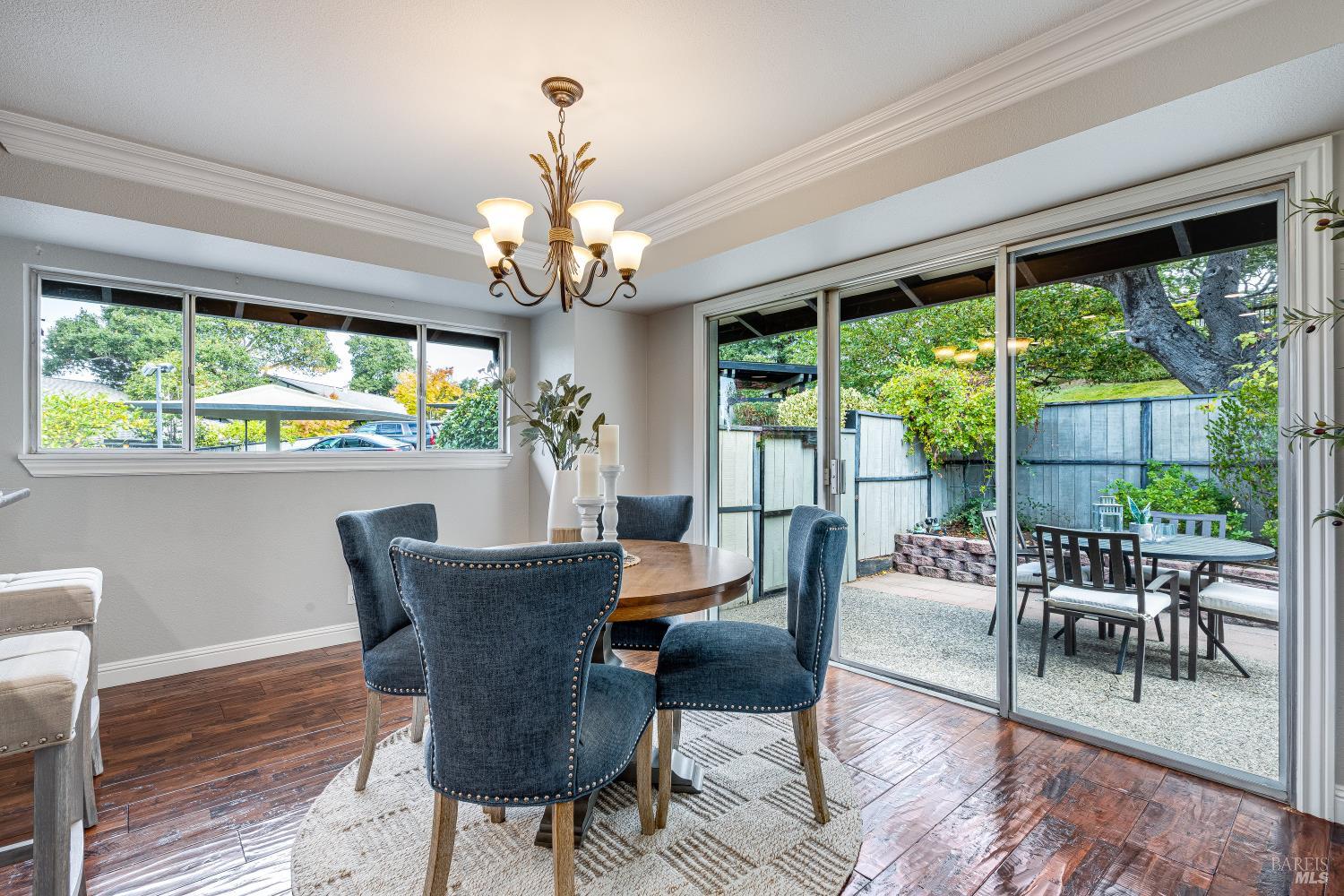 Detail Gallery Image 5 of 22 For 1022 East Ave, Napa,  CA 94559 - 2 Beds | 2 Baths