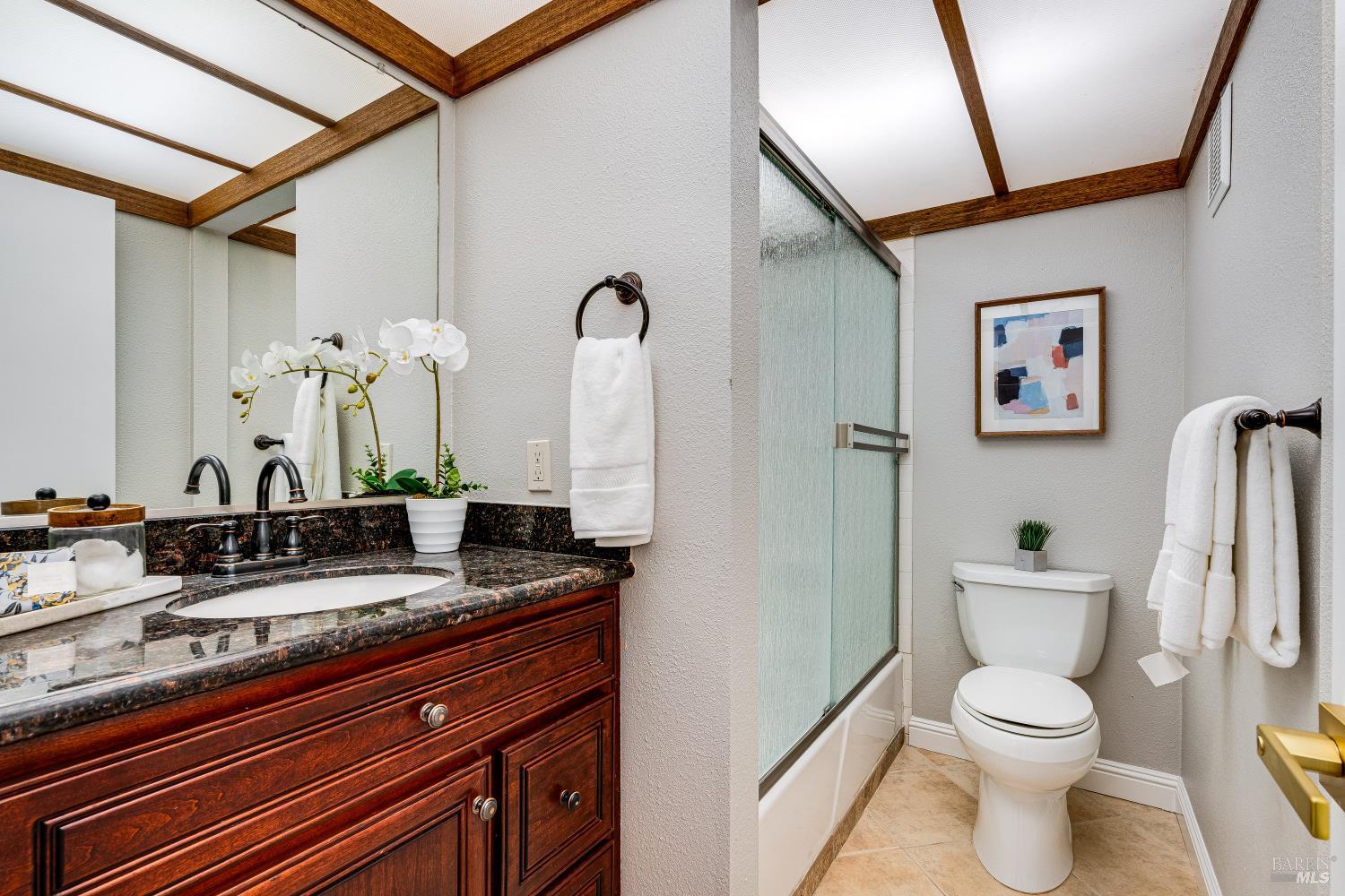 Detail Gallery Image 9 of 22 For 1022 East Ave, Napa,  CA 94559 - 2 Beds | 2 Baths