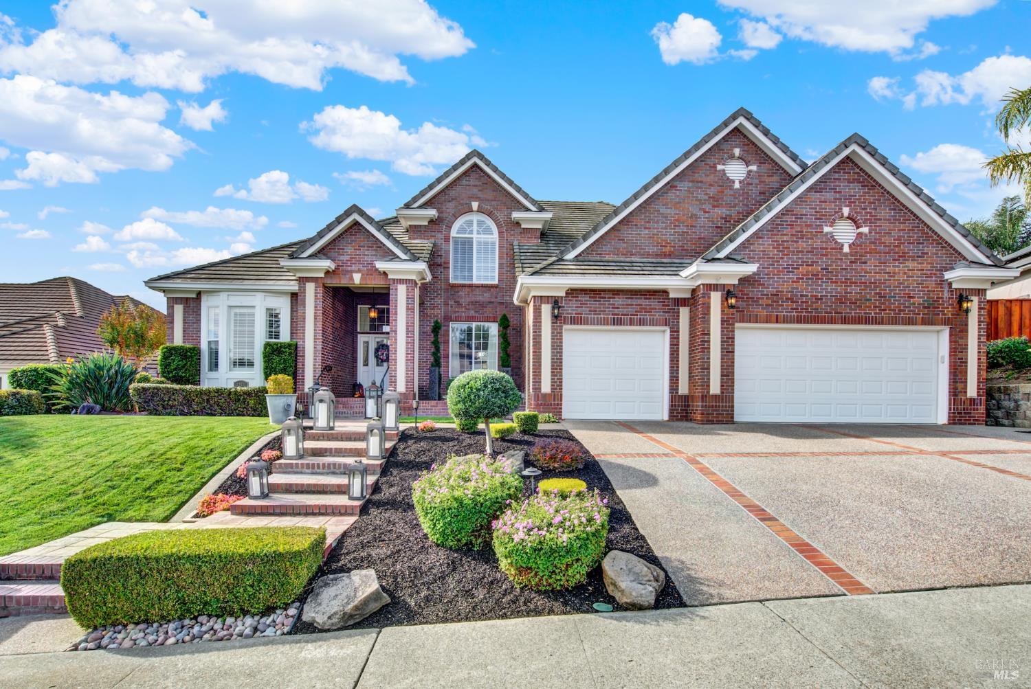 Detail Gallery Image 2 of 94 For 3261 Congressional Cir, Fairfield,  CA 94534 - 5 Beds | 4/1 Baths