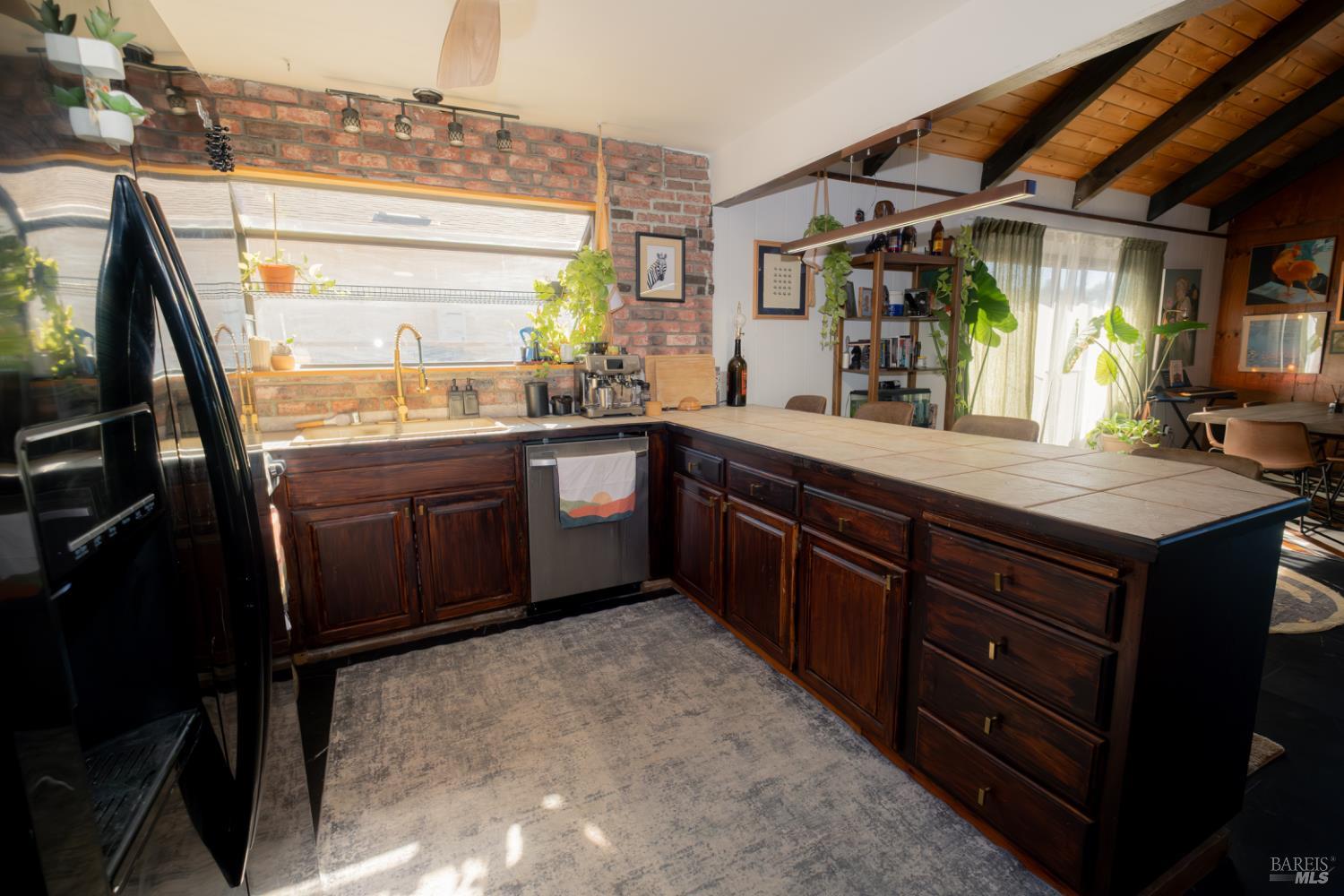 Detail Gallery Image 10 of 49 For 18279 Hidden Valley Rd, Hidden Valley Lake,  CA 95467 - 3 Beds | 2 Baths