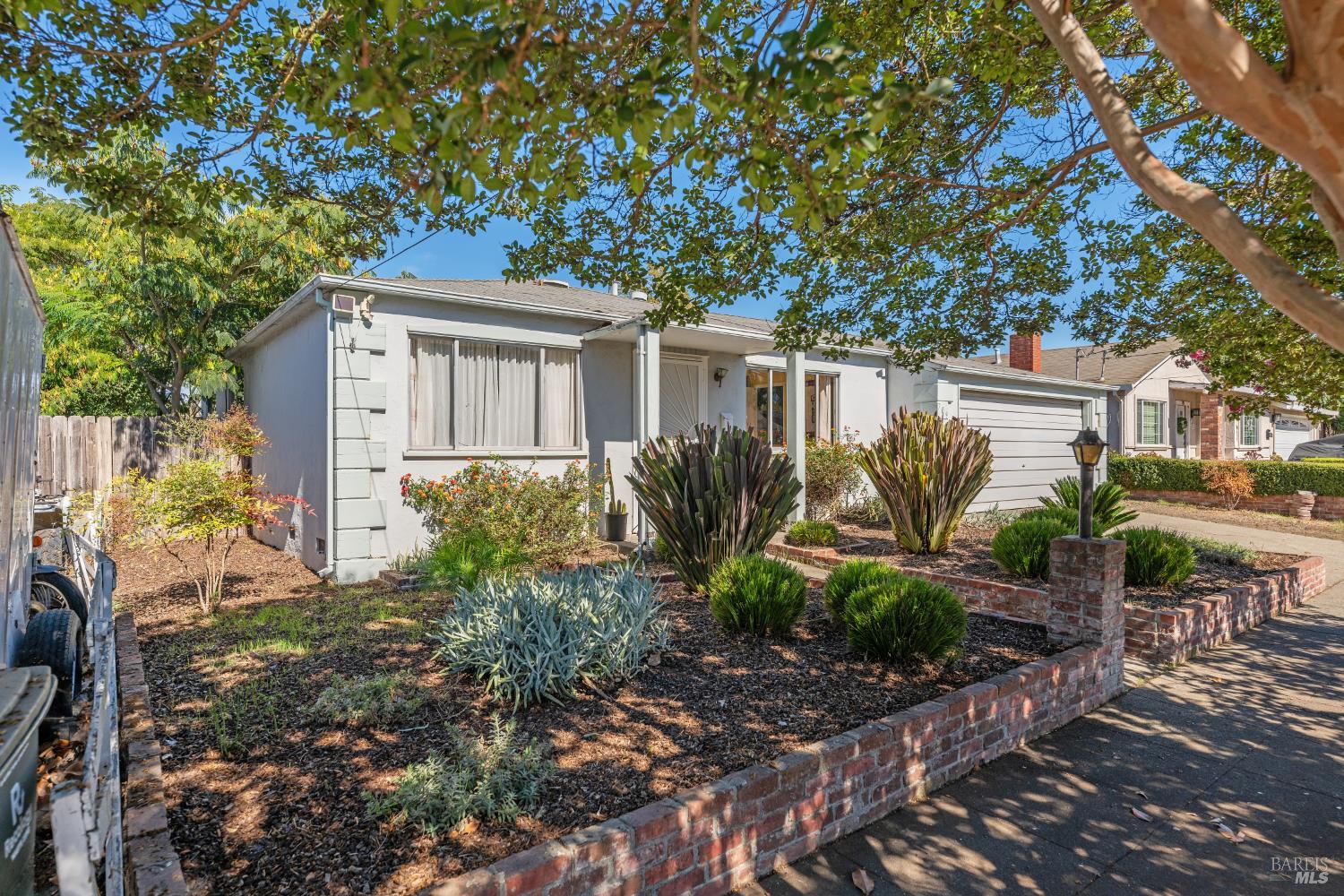 Detail Gallery Image 3 of 54 For 709 W 8th St, Santa Rosa,  CA 95401 - 3 Beds | 2 Baths