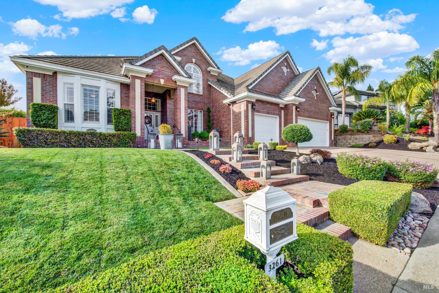 Detail Gallery Image 6 of 94 For 3261 Congressional Cir, Fairfield,  CA 94534 - 5 Beds | 4/1 Baths