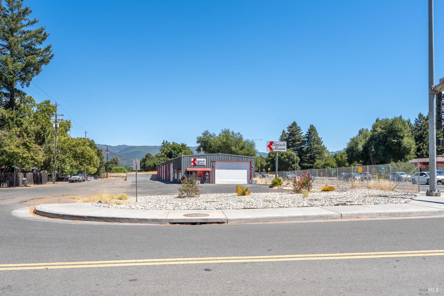 Detail Gallery Image 2 of 24 For 550 Talmage Rd, Ukiah,  CA 95482 - – Beds | – Baths