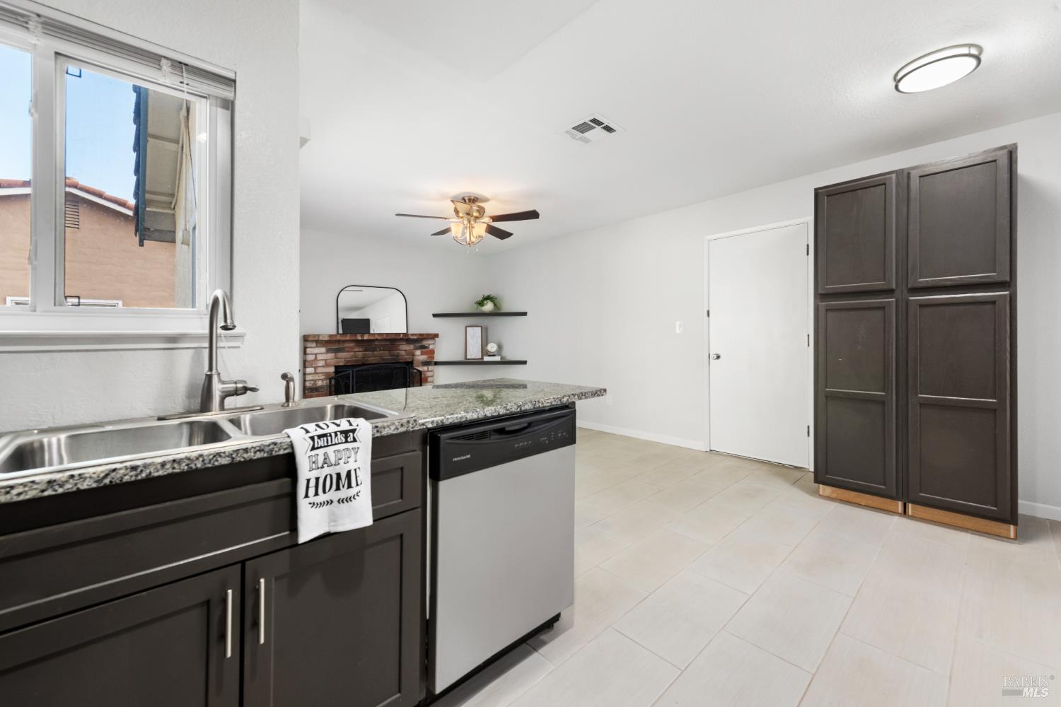 Detail Gallery Image 25 of 43 For 1944 Diamond Way, Fairfield,  CA 94533 - 3 Beds | 2 Baths