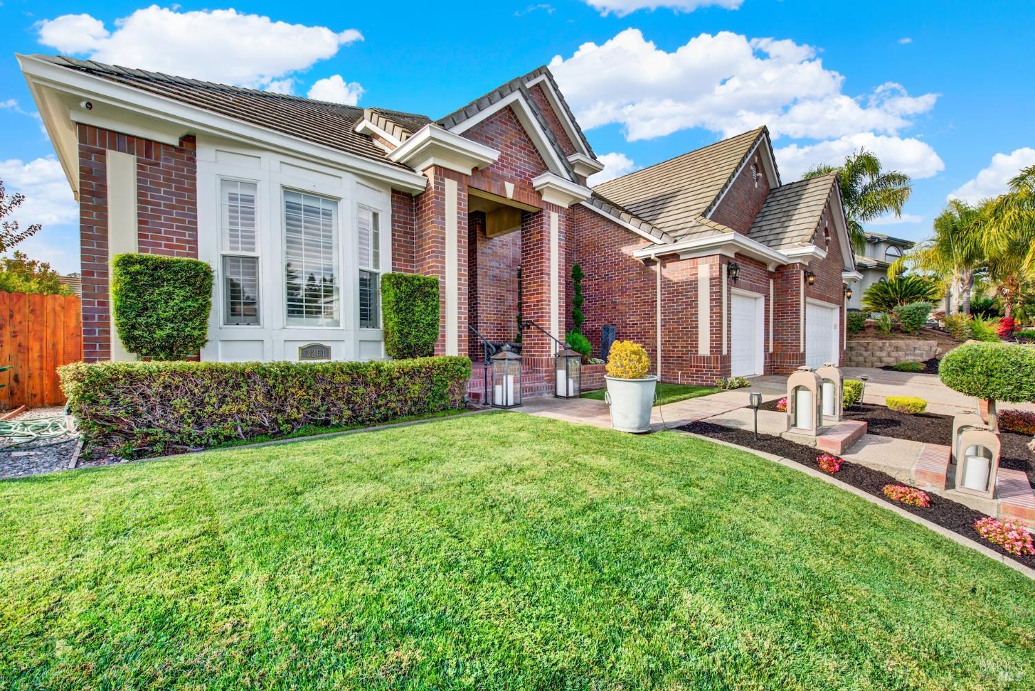 Detail Gallery Image 8 of 94 For 3261 Congressional Cir, Fairfield,  CA 94534 - 5 Beds | 4/1 Baths