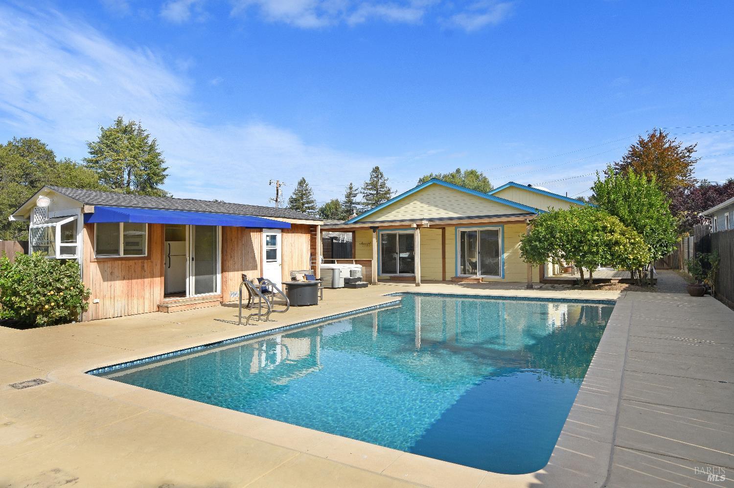 Detail Gallery Image 3 of 36 For 25 Roosevelt Ave, San Rafael,  CA 94903 - 4 Beds | 2/1 Baths