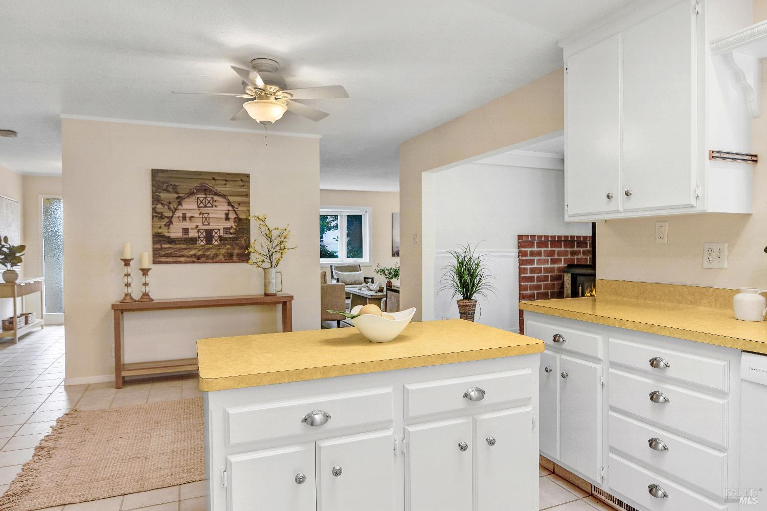 Detail Gallery Image 12 of 36 For 25 Roosevelt Ave, San Rafael,  CA 94903 - 4 Beds | 2/1 Baths