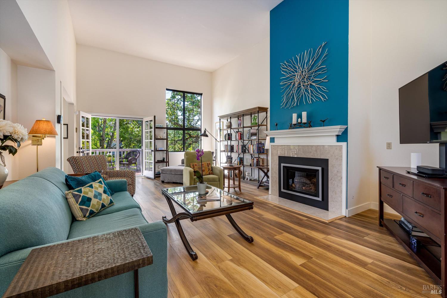 Detail Gallery Image 5 of 36 For 18120 Vassar Ct, Sonoma,  CA 95476 - 3 Beds | 3/1 Baths