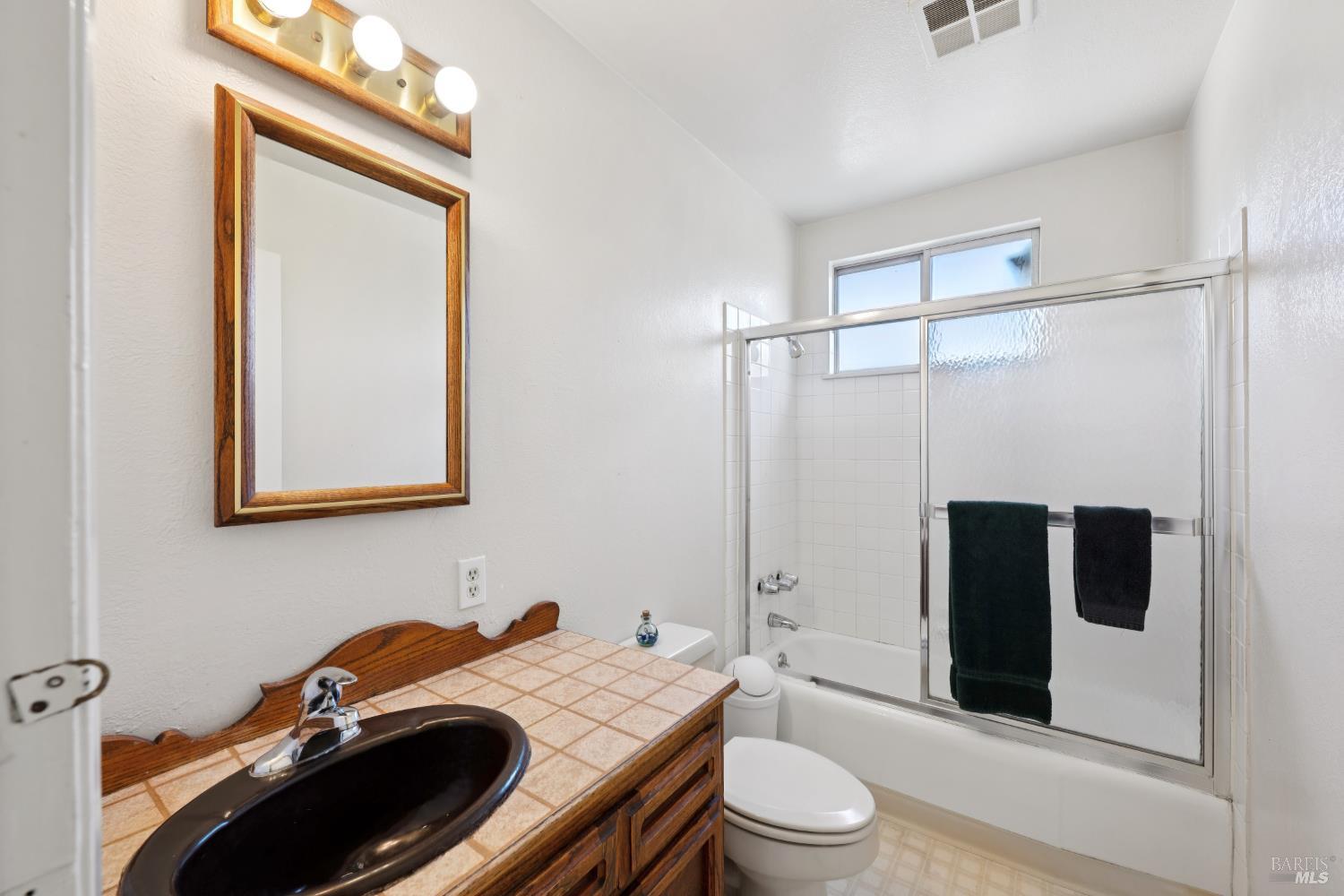 Detail Gallery Image 20 of 54 For 709 W 8th St, Santa Rosa,  CA 95401 - 3 Beds | 2 Baths