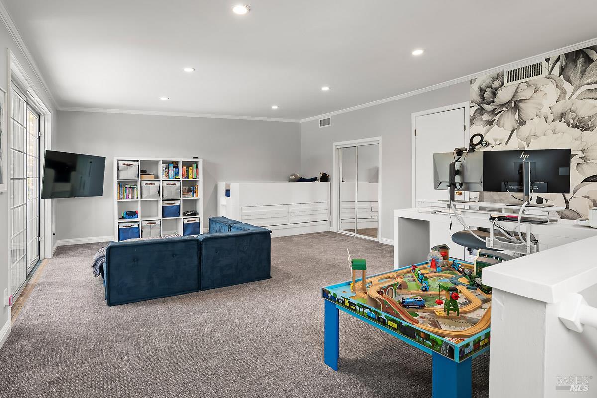 Detail Gallery Image 14 of 44 For 145 San Carlos Way, Novato,  CA 94945 - 4 Beds | 2 Baths