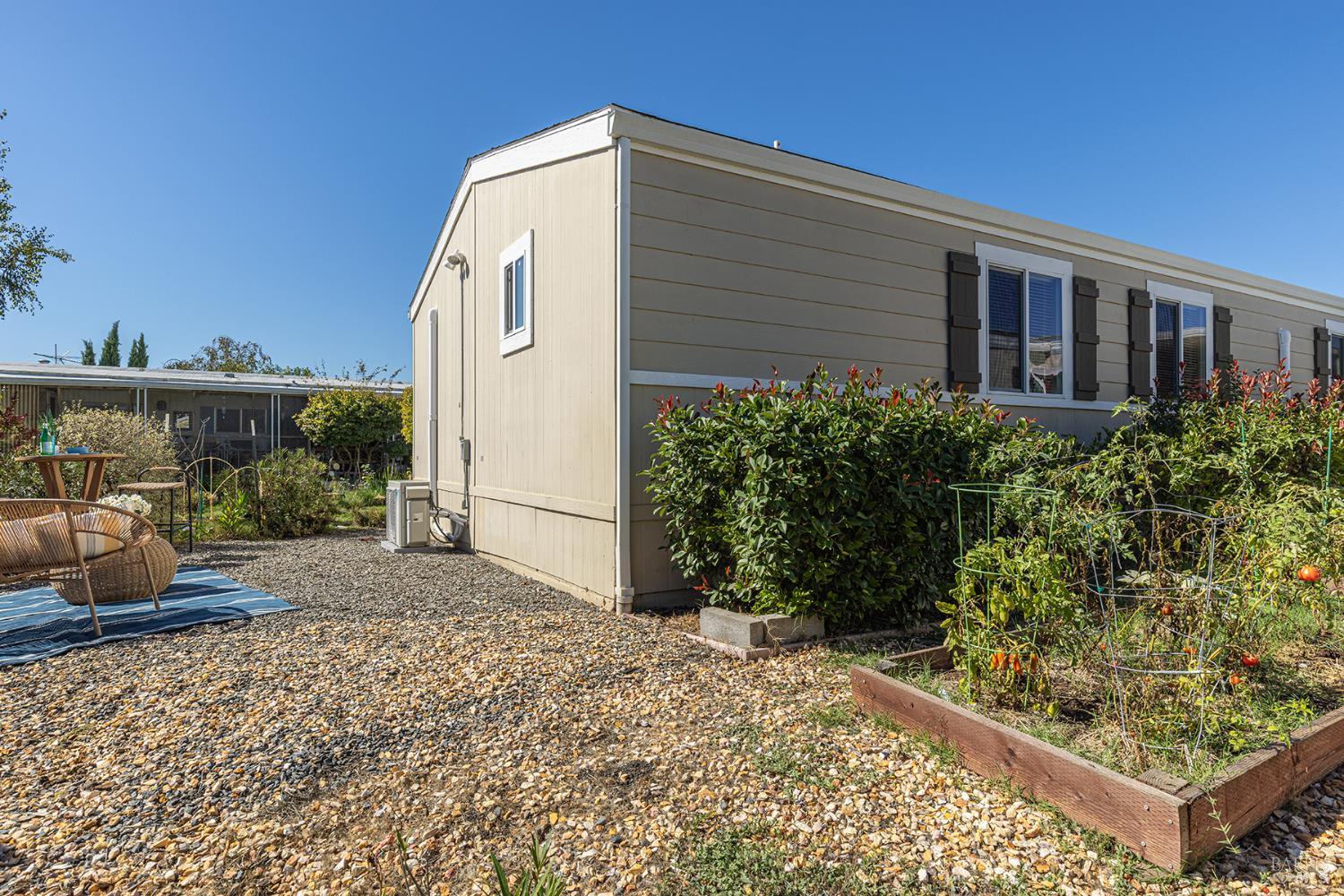 Detail Gallery Image 21 of 26 For 20 Oakwood Dr, Petaluma,  CA 94954 - 3 Beds | 2 Baths