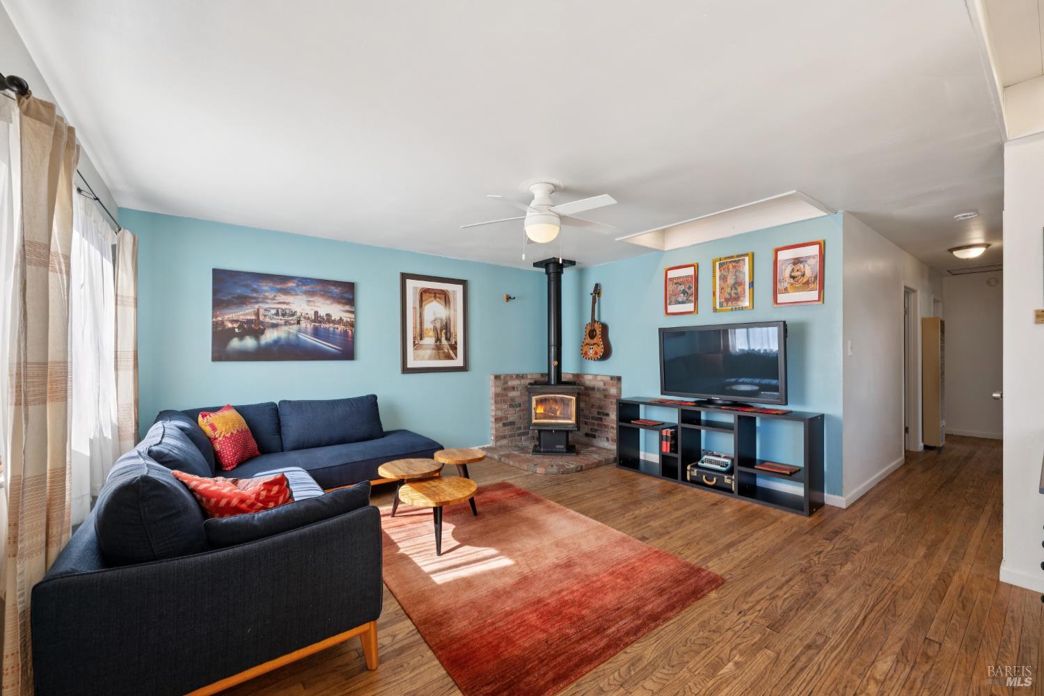 Detail Gallery Image 6 of 54 For 709 W 8th St, Santa Rosa,  CA 95401 - 3 Beds | 2 Baths