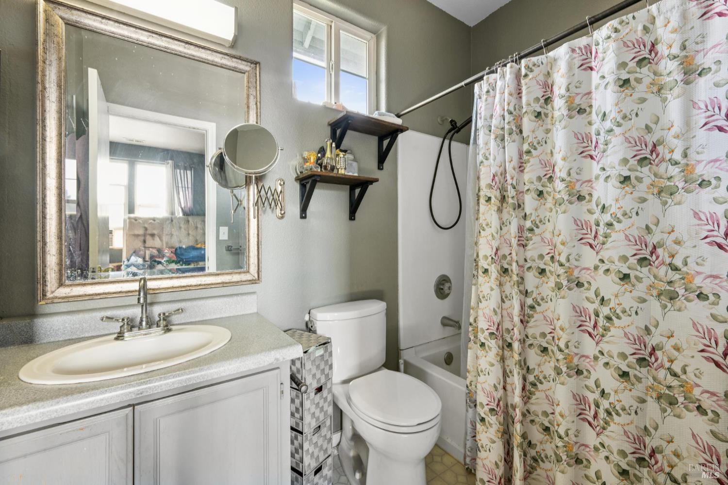 Detail Gallery Image 11 of 15 For 1507 Pinebrook Pl, Santa Rosa,  CA 95403 - 3 Beds | 2/1 Baths