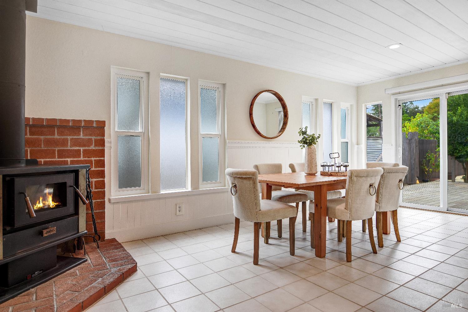 Detail Gallery Image 8 of 36 For 25 Roosevelt Ave, San Rafael,  CA 94903 - 4 Beds | 2/1 Baths