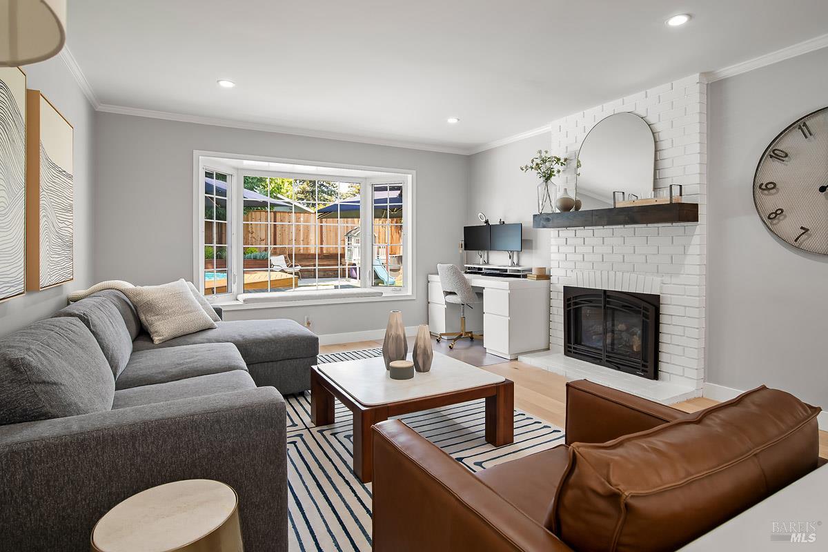 Detail Gallery Image 3 of 44 For 145 San Carlos Way, Novato,  CA 94945 - 4 Beds | 2 Baths