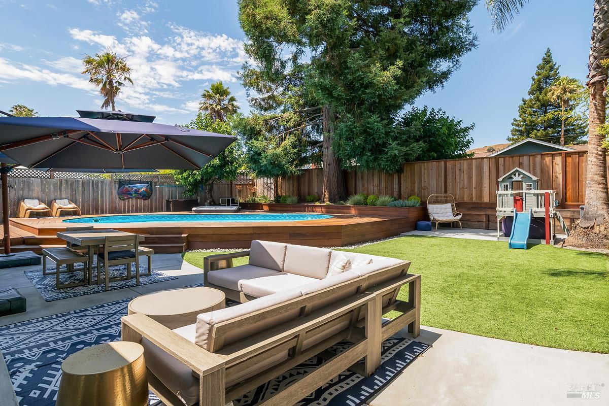 Detail Gallery Image 19 of 44 For 145 San Carlos Way, Novato,  CA 94945 - 4 Beds | 2 Baths