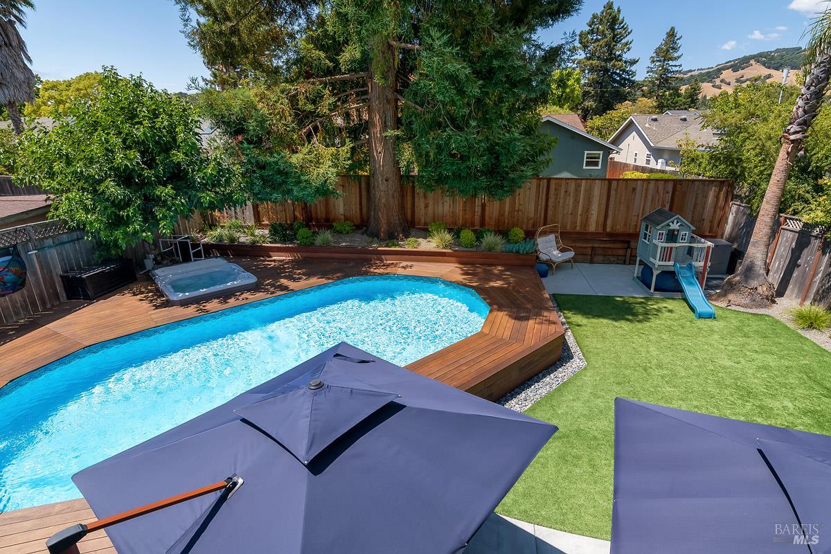 Detail Gallery Image 25 of 44 For 145 San Carlos Way, Novato,  CA 94945 - 4 Beds | 2 Baths