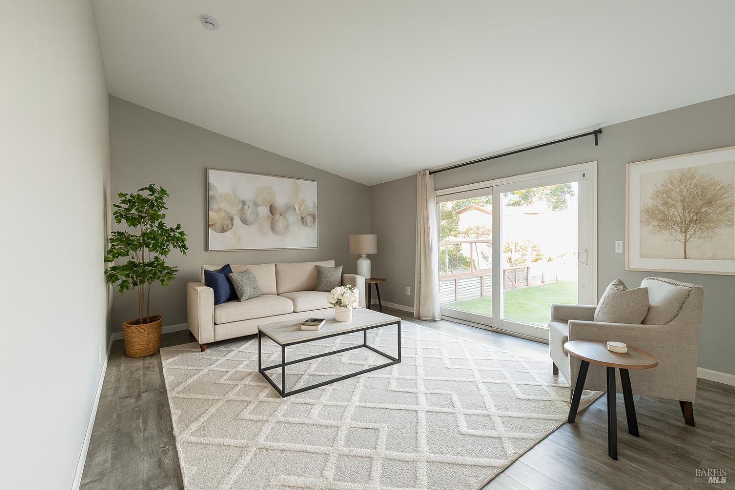 Detail Gallery Image 18 of 36 For 978 Eleanor Ave, Rohnert Park,  CA 94928 - 4 Beds | 2 Baths