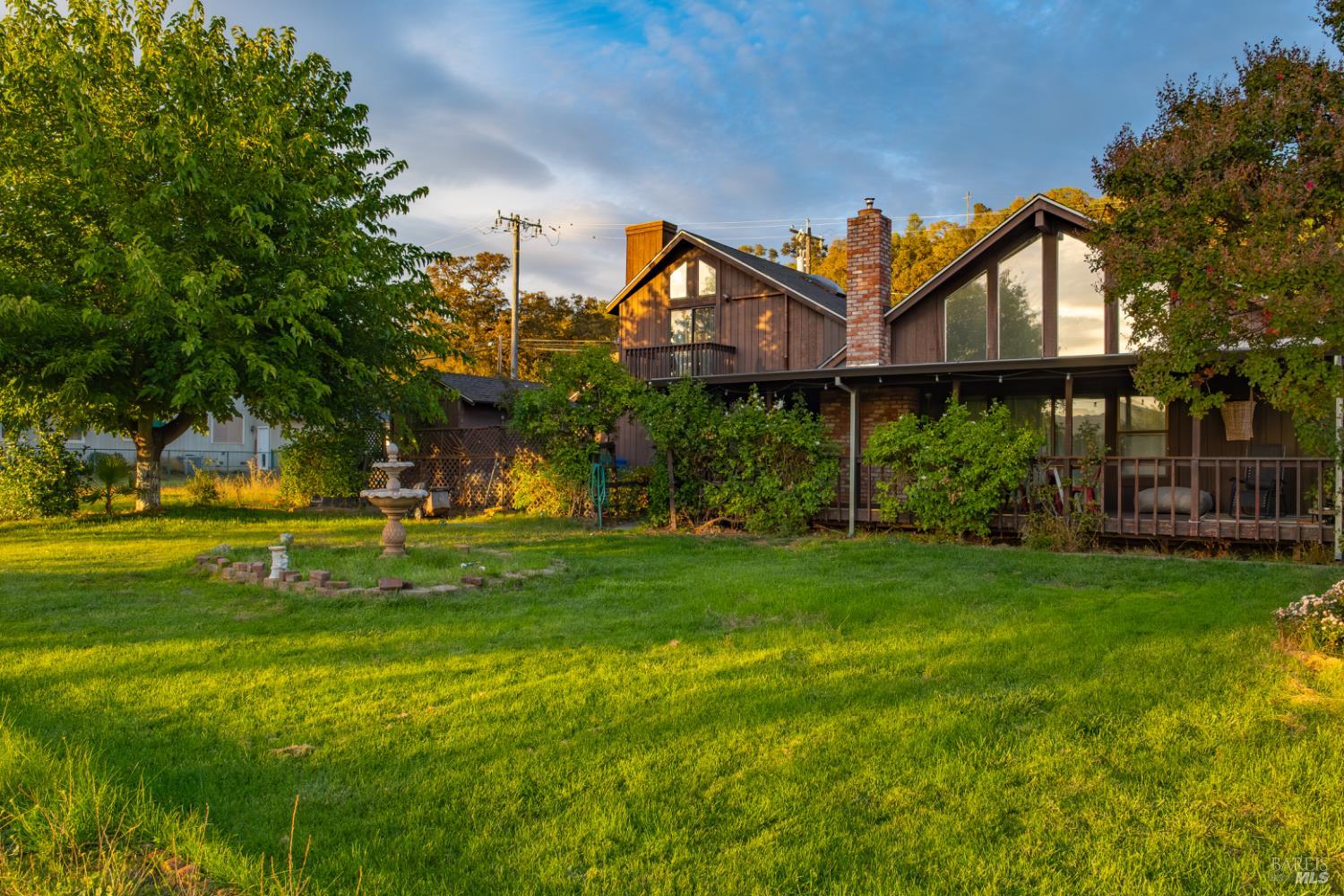 Detail Gallery Image 2 of 49 For 18279 Hidden Valley Rd, Hidden Valley Lake,  CA 95467 - 3 Beds | 2 Baths