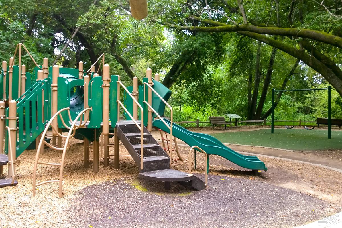 Detail Gallery Image 37 of 44 For 145 San Carlos Way, Novato,  CA 94945 - 4 Beds | 2 Baths