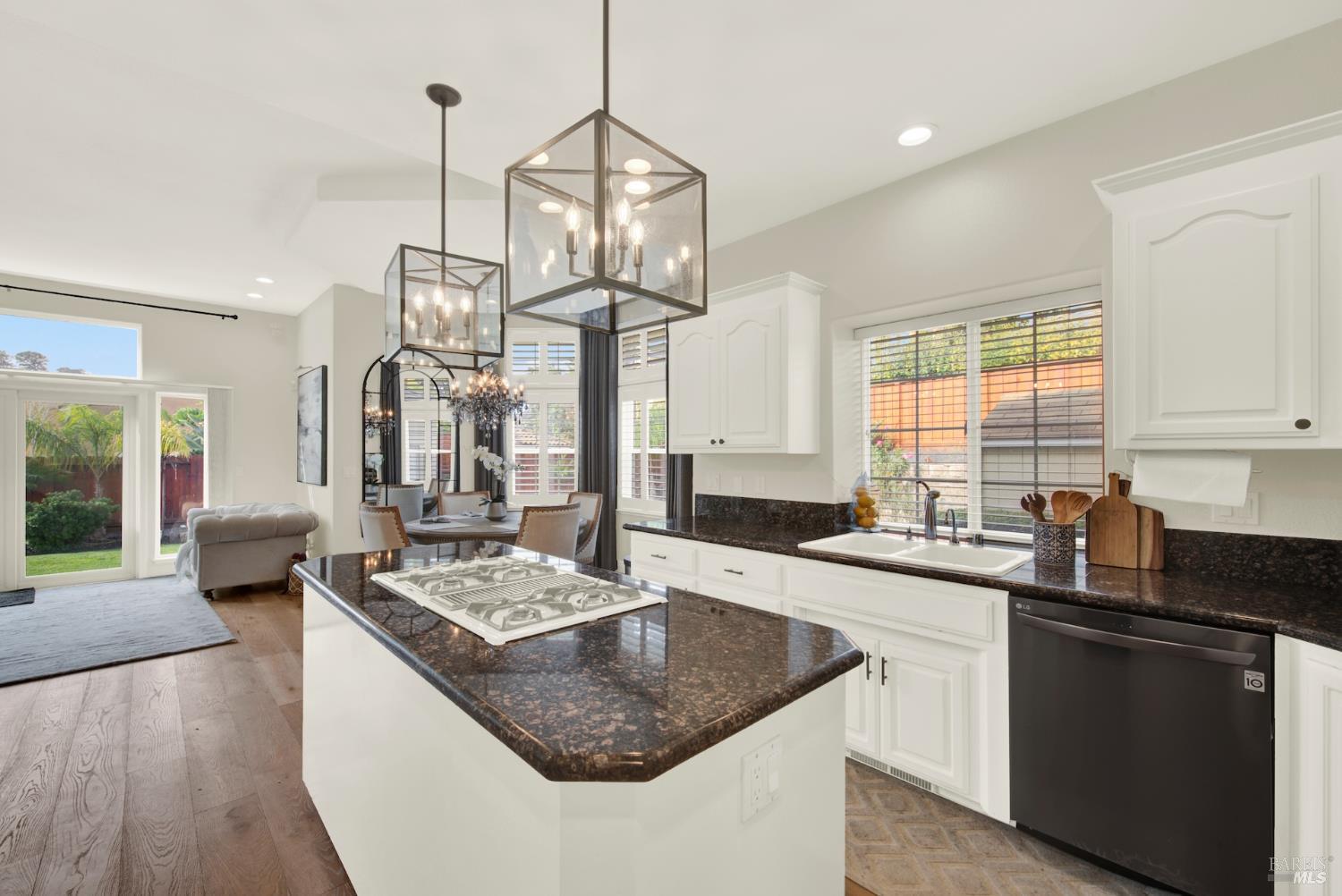 Detail Gallery Image 34 of 94 For 3261 Congressional Cir, Fairfield,  CA 94534 - 5 Beds | 4/1 Baths