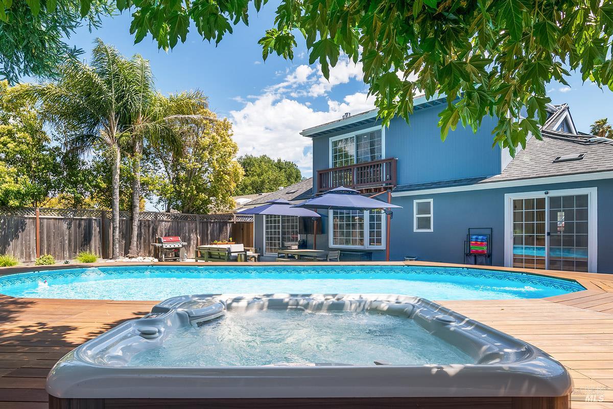 Detail Gallery Image 23 of 44 For 145 San Carlos Way, Novato,  CA 94945 - 4 Beds | 2 Baths