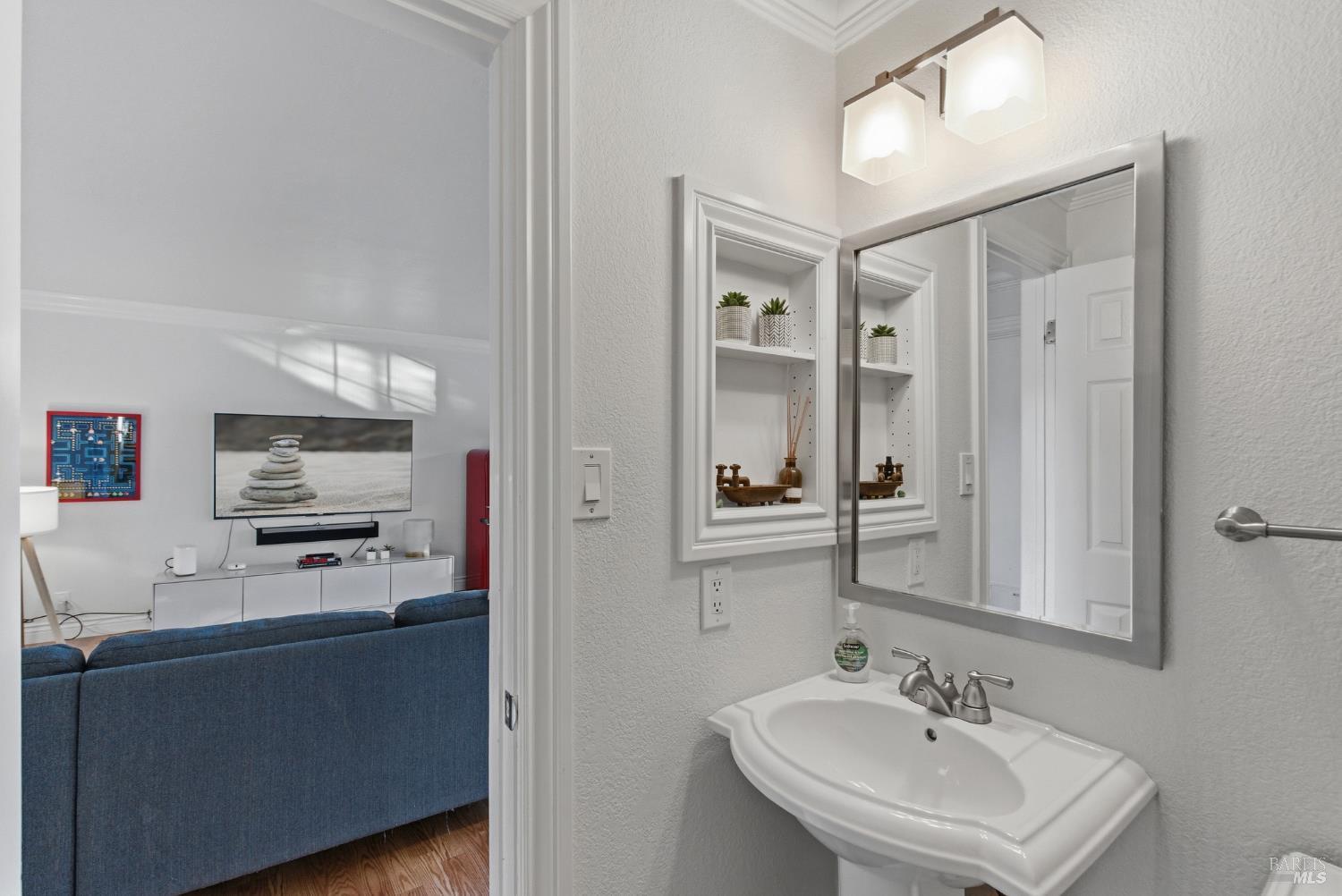 Detail Gallery Image 16 of 26 For 506 Cedar Hill Dr, San Rafael,  CA 94903 - 3 Beds | 2/1 Baths