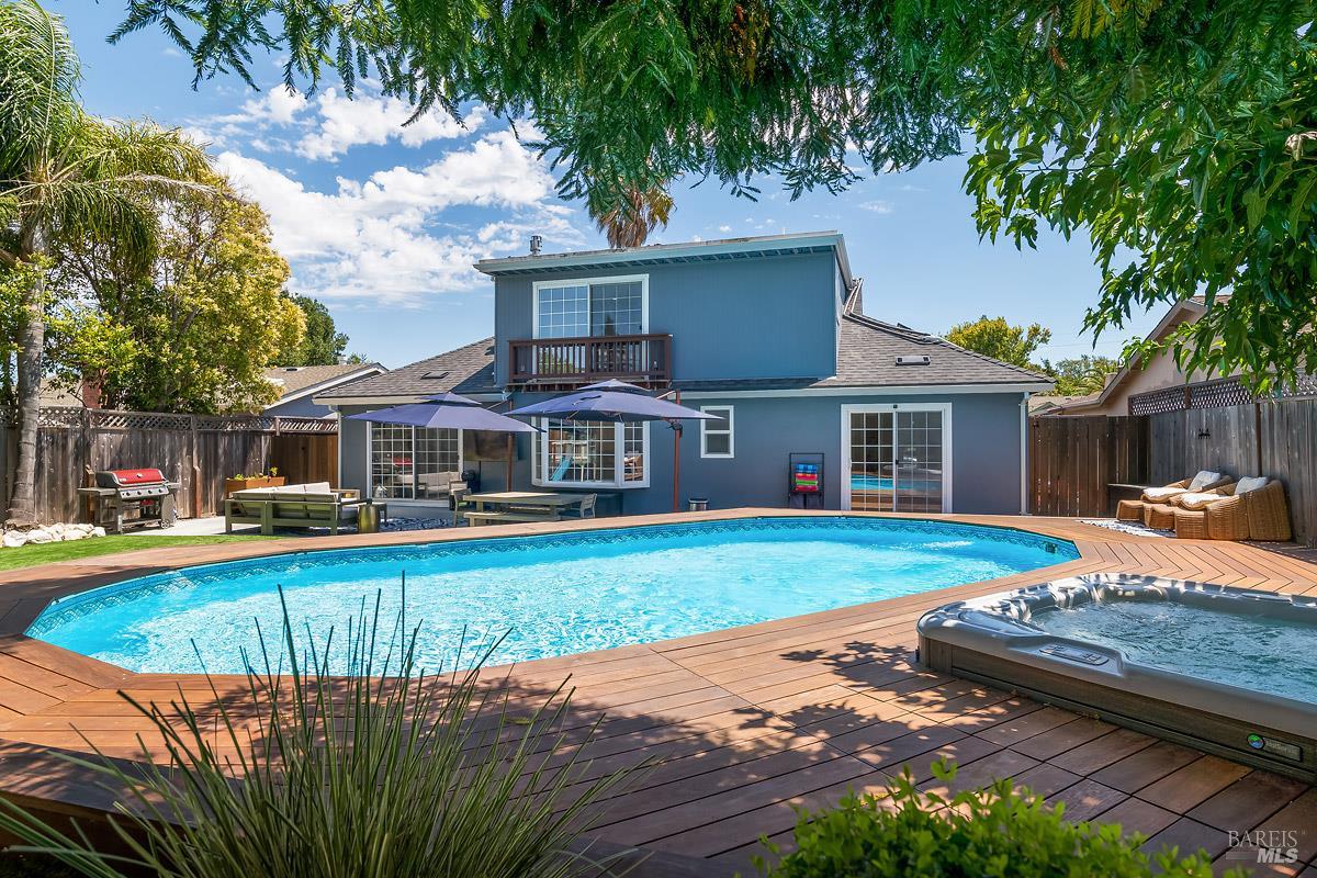 Detail Gallery Image 22 of 44 For 145 San Carlos Way, Novato,  CA 94945 - 4 Beds | 2 Baths