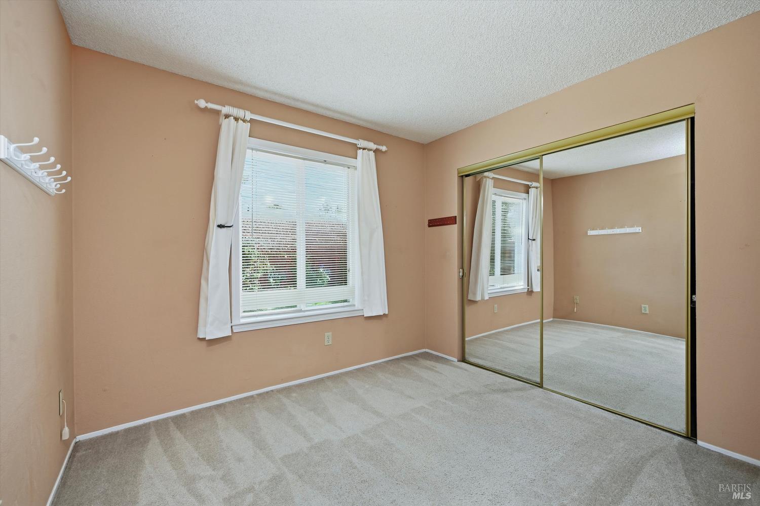 Detail Gallery Image 14 of 36 For 957 Emily Ave, Rohnert Park,  CA 94928 - 3 Beds | 2 Baths