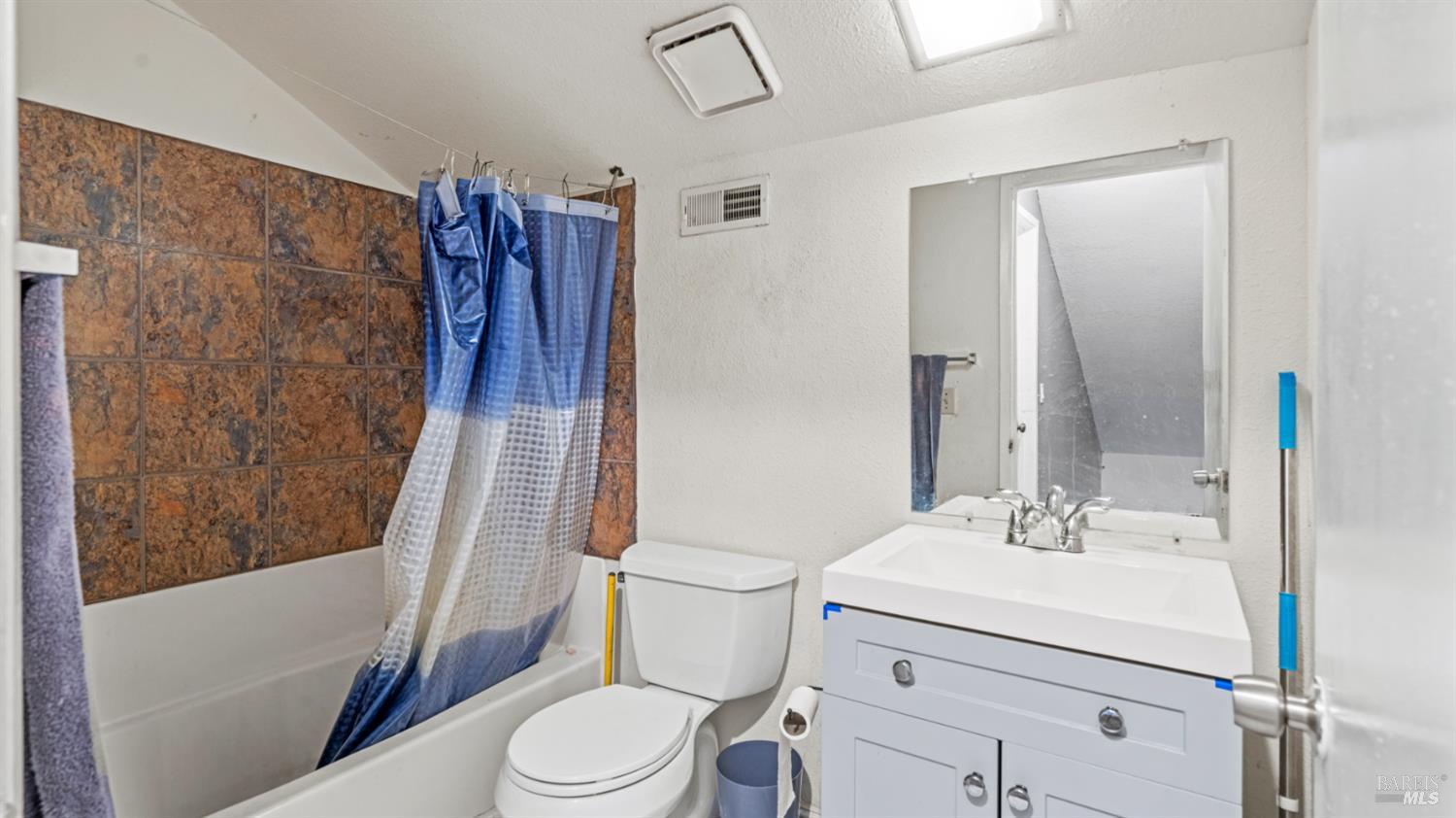 Detail Gallery Image 21 of 29 For 571 Greenwood Dr, Vacaville,  CA 95687 - 4 Beds | 2 Baths