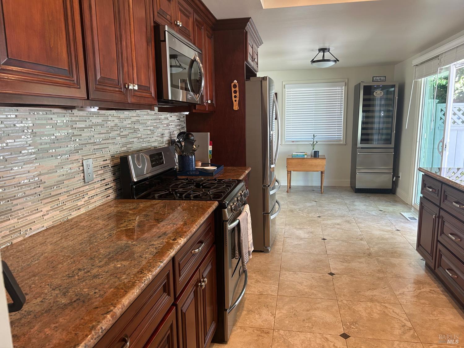 Detail Gallery Image 7 of 13 For 6553 Meadowridge Dr, Santa Rosa,  CA 95409 - 2 Beds | 2 Baths