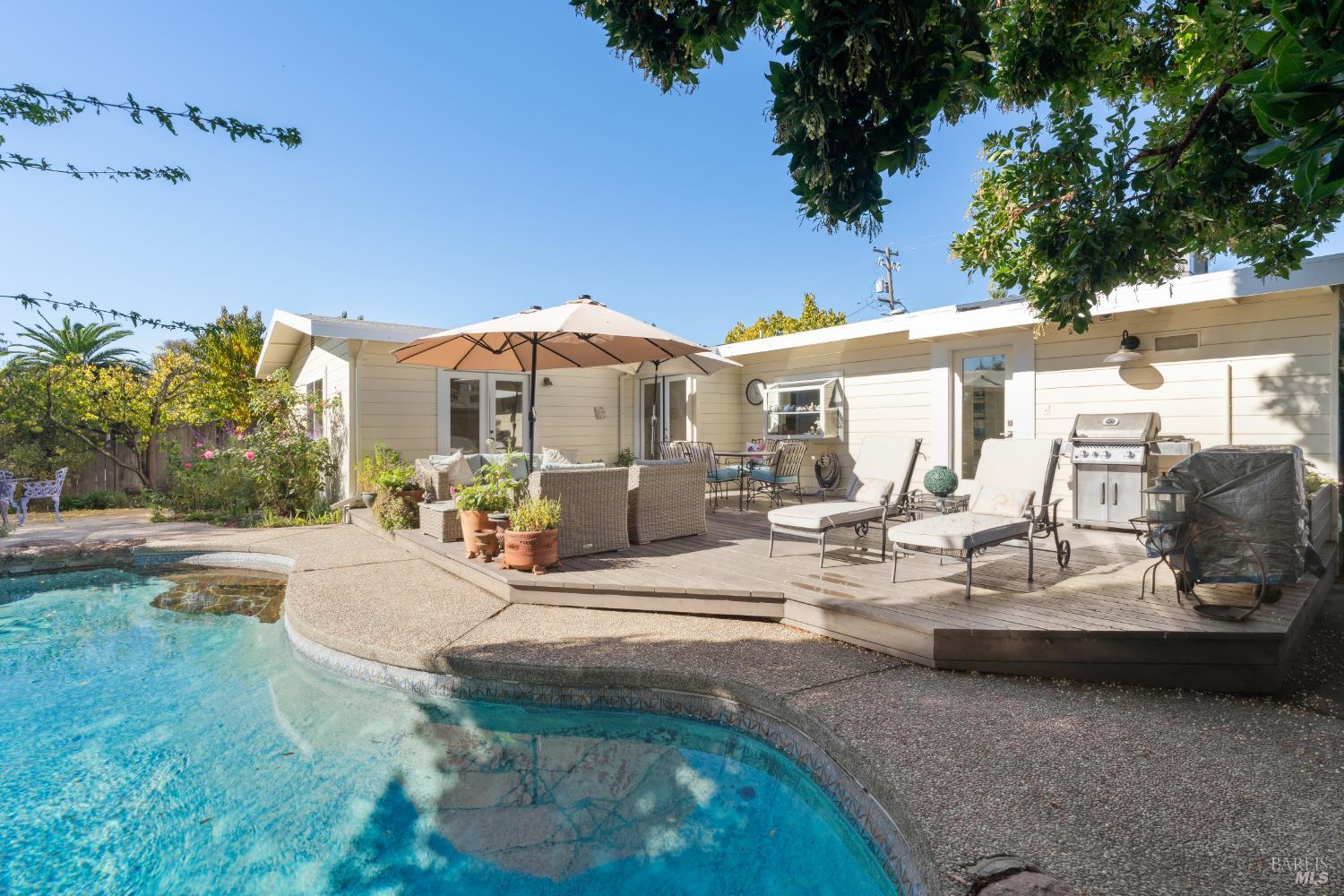 Detail Gallery Image 11 of 47 For 257 Perkins St, Sonoma,  CA 95476 - 3 Beds | 2 Baths