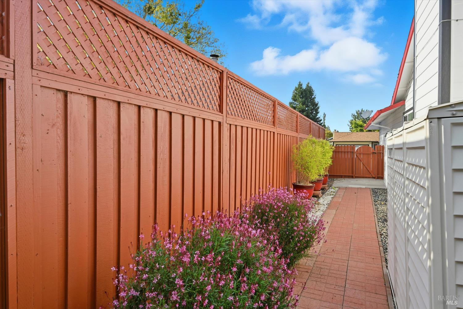 Detail Gallery Image 25 of 36 For 957 Emily Ave, Rohnert Park,  CA 94928 - 3 Beds | 2 Baths