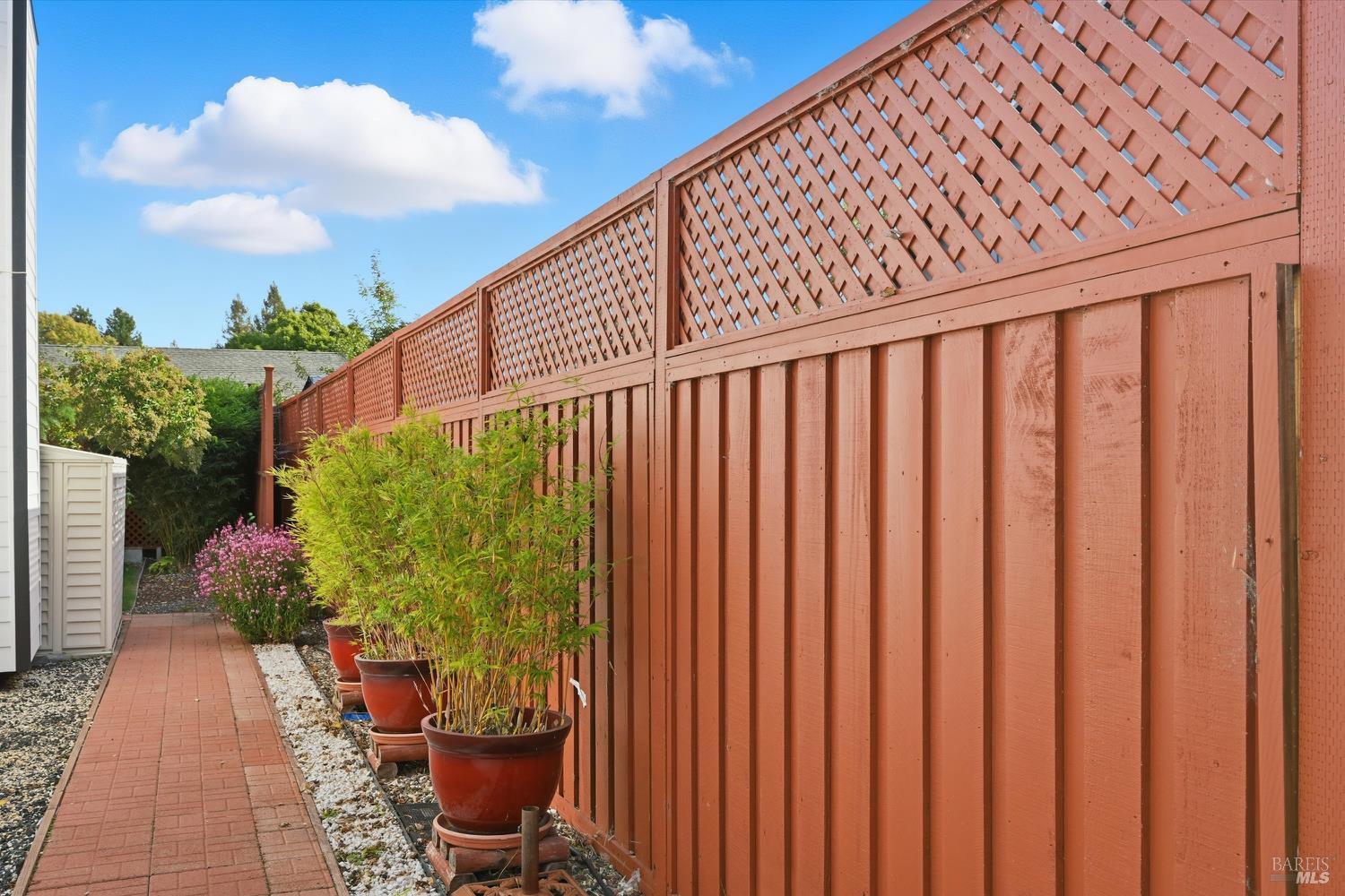 Detail Gallery Image 23 of 36 For 957 Emily Ave, Rohnert Park,  CA 94928 - 3 Beds | 2 Baths