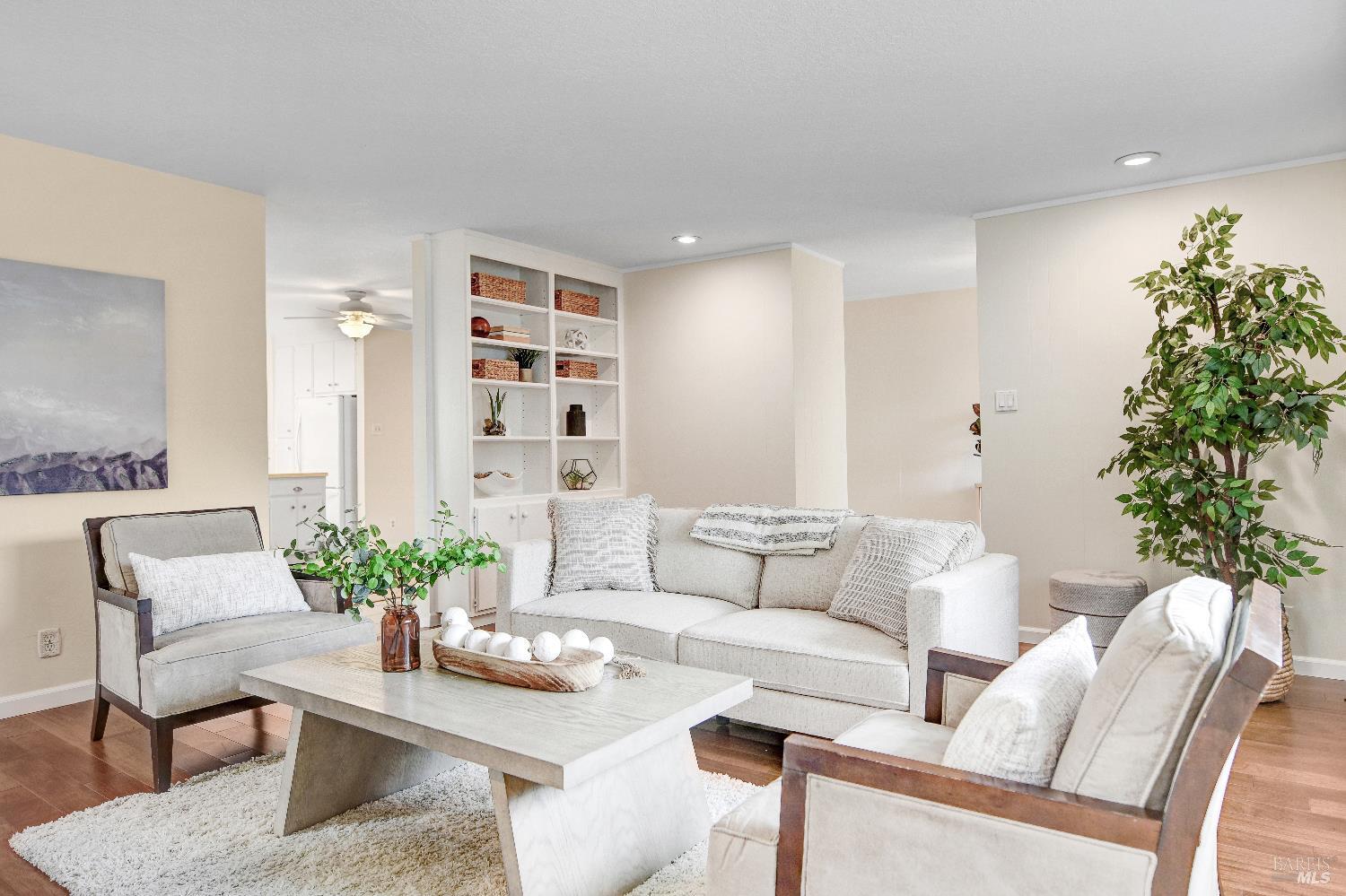 Detail Gallery Image 6 of 36 For 25 Roosevelt Ave, San Rafael,  CA 94903 - 4 Beds | 2/1 Baths