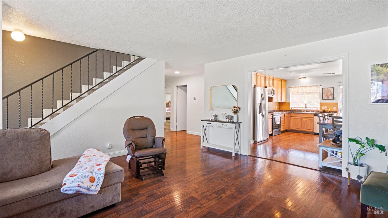 Detail Gallery Image 11 of 29 For 571 Greenwood Dr, Vacaville,  CA 95687 - 4 Beds | 2 Baths