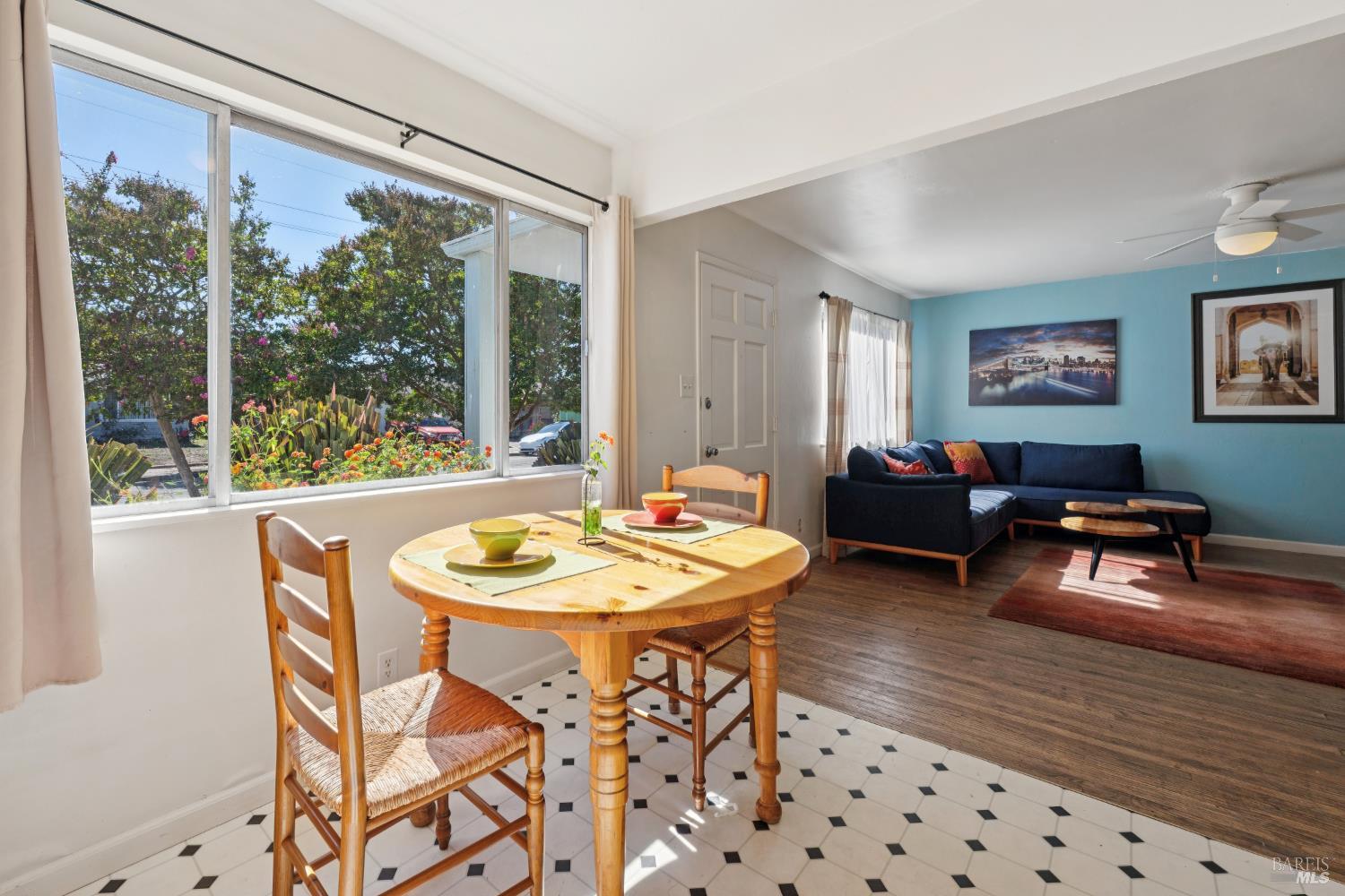 Detail Gallery Image 13 of 54 For 709 W 8th St, Santa Rosa,  CA 95401 - 3 Beds | 2 Baths