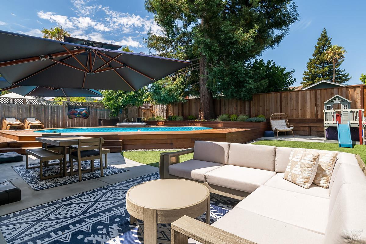 Detail Gallery Image 18 of 44 For 145 San Carlos Way, Novato,  CA 94945 - 4 Beds | 2 Baths