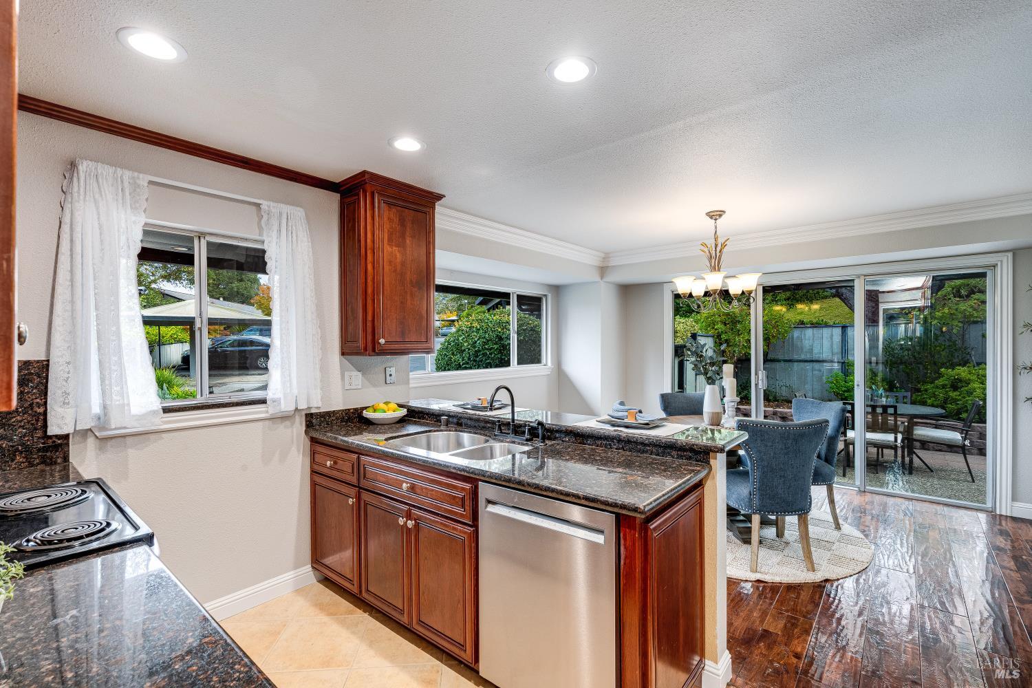 Detail Gallery Image 8 of 22 For 1022 East Ave, Napa,  CA 94559 - 2 Beds | 2 Baths