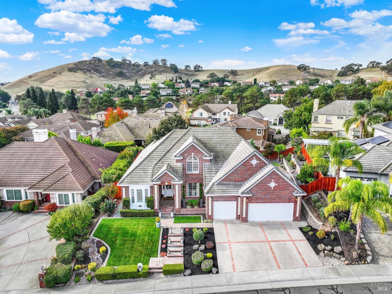 Detail Gallery Image 4 of 94 For 3261 Congressional Cir, Fairfield,  CA 94534 - 5 Beds | 4/1 Baths