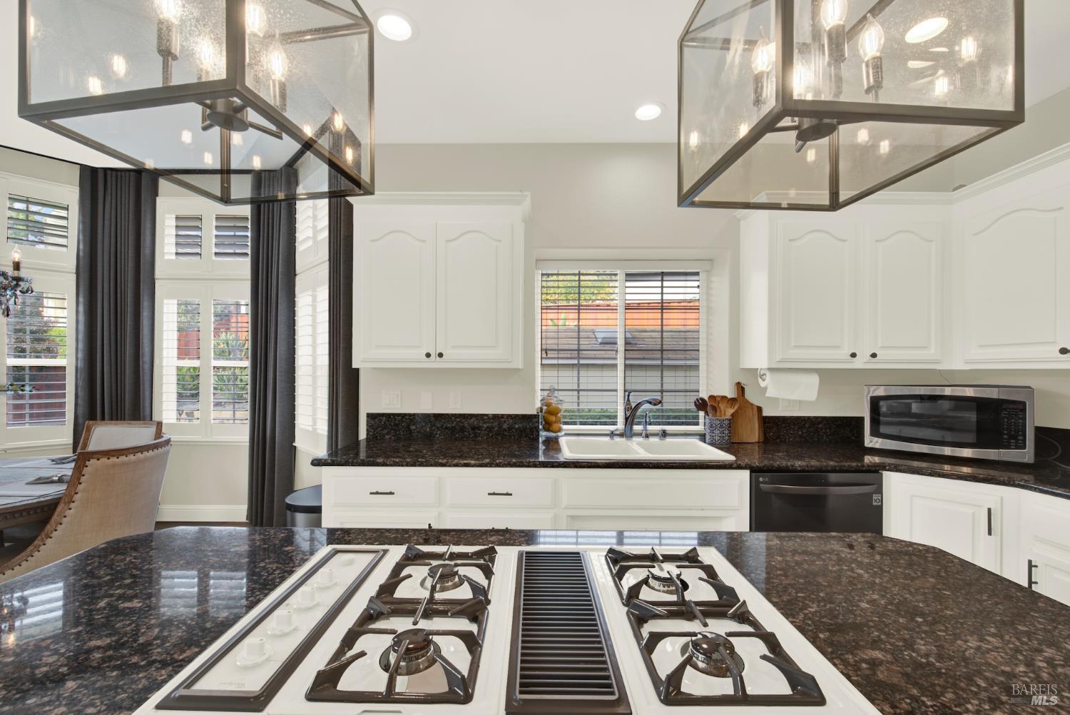 Detail Gallery Image 39 of 94 For 3261 Congressional Cir, Fairfield,  CA 94534 - 5 Beds | 4/1 Baths