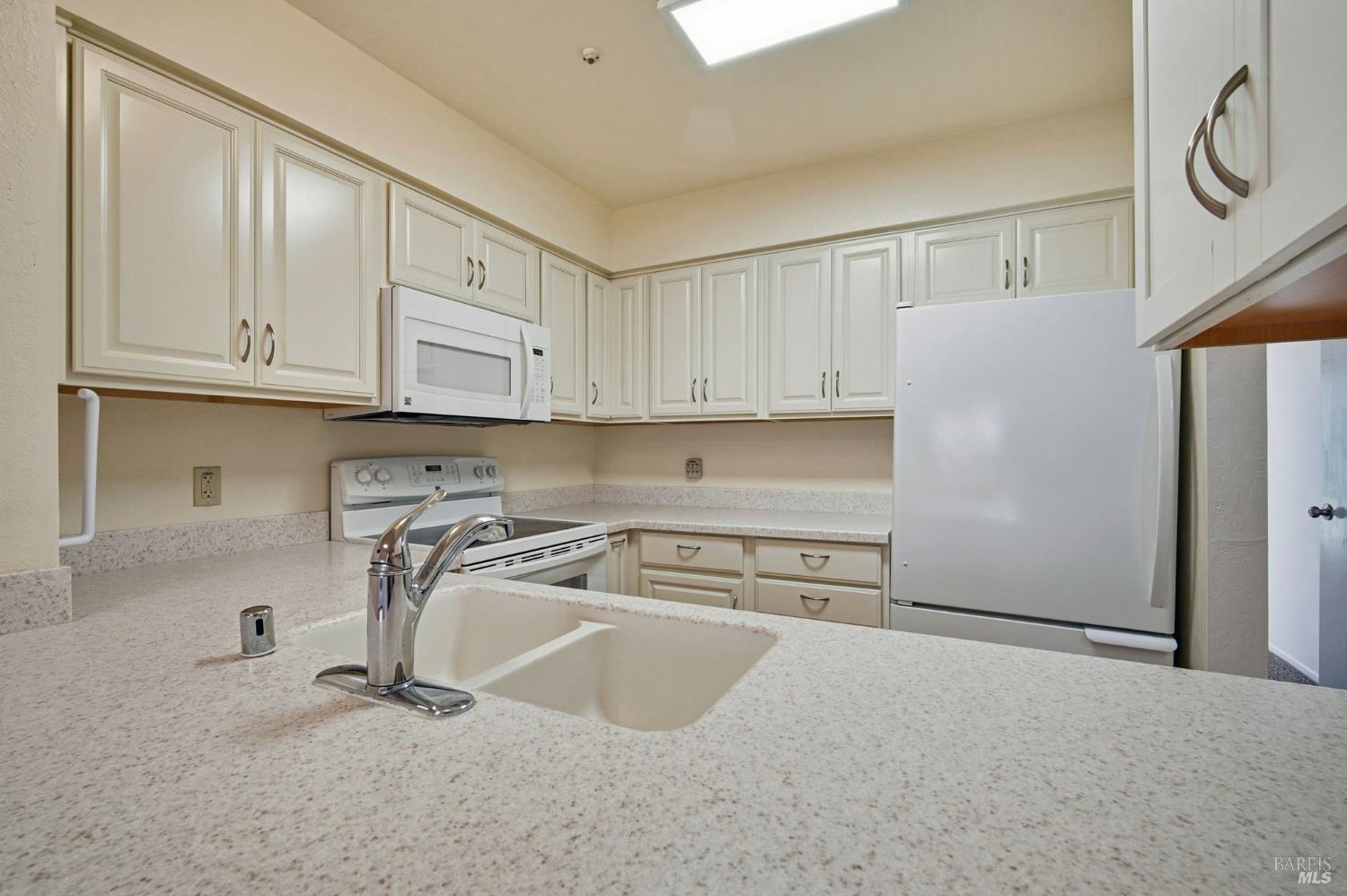 Detail Gallery Image 11 of 45 For 16 Redwood Ct, Santa Rosa,  CA 95409 - 3 Beds | 2 Baths