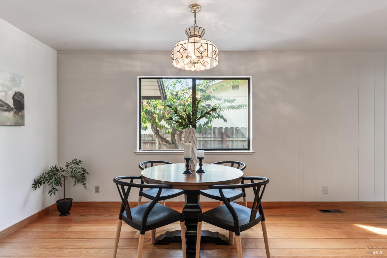 Detail Gallery Image 10 of 27 For 2470 Gina Dr, Napa,  CA 94558 - 4 Beds | 3 Baths